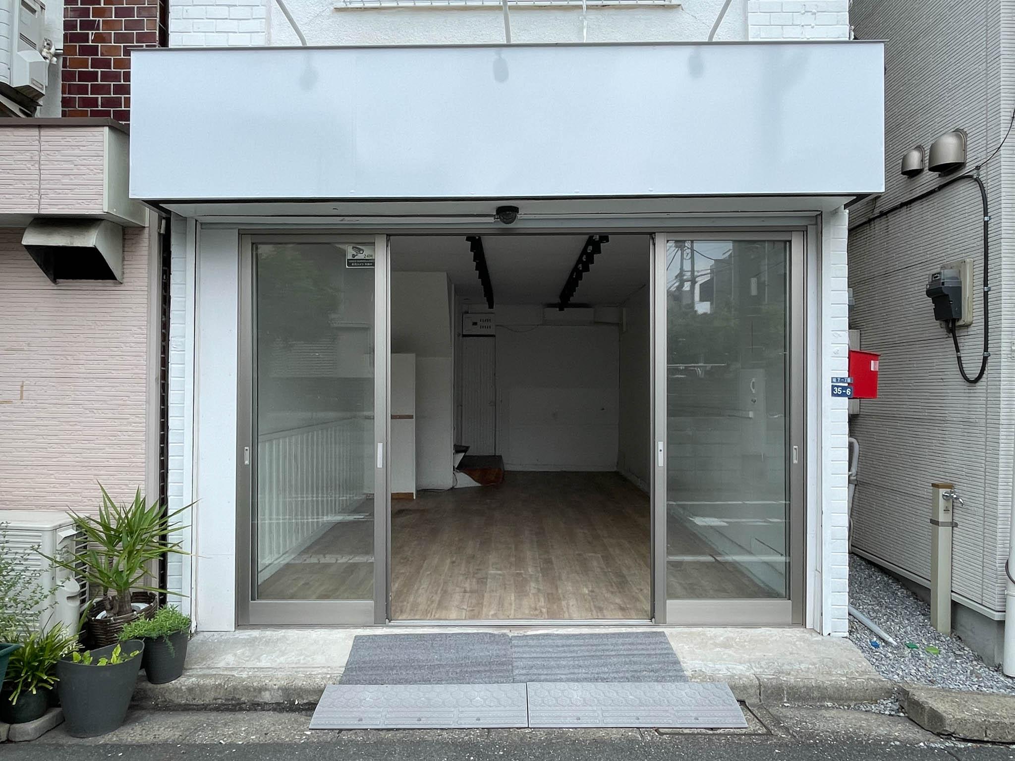 板橋区坂下の賃貸物件/道路から奥の壁まで見通せるので、お店の雰囲気や内容がすぐに伝わりやすいんです
