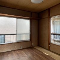 板橋区坂下の賃貸物件/上階、北側：趣のある茶色い空間