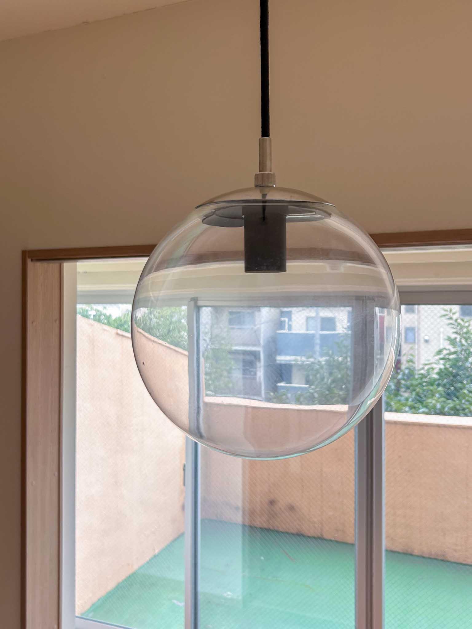 世田谷区三軒茶屋の賃貸物件/ガラスボールシェードの照明
