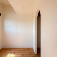 目黒区青葉台の売買物件/3帖の寝室はダブルベットを置くと満ち満ちな広さですが、こもる感じが落ち着くかも