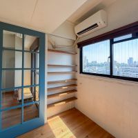 目黒区青葉台の売買物件/寝室を別アングルで。東向きで朝日が気持ちよく入る