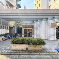 目黒区青葉台の売買物件/開放感のあるエントランスデザインがかっこいい