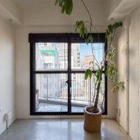 目黒区青葉台の売買物件/土間スペースは植物をたくさん置きたくなる