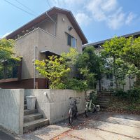 多摩市永山の売買物件/外観　駐車場は自転車なども置けるように設計