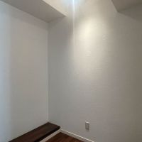 大田区田園調布の賃貸物件/納戸1：白い壁紙