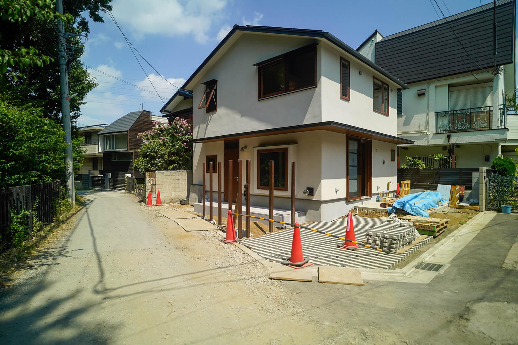 三鷹市井の頭の売買物件/現在の外観。この後外構の工事が予定されています