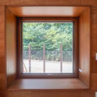 三鷹市井の頭の売買物件/ペレットストーブ脇の窓