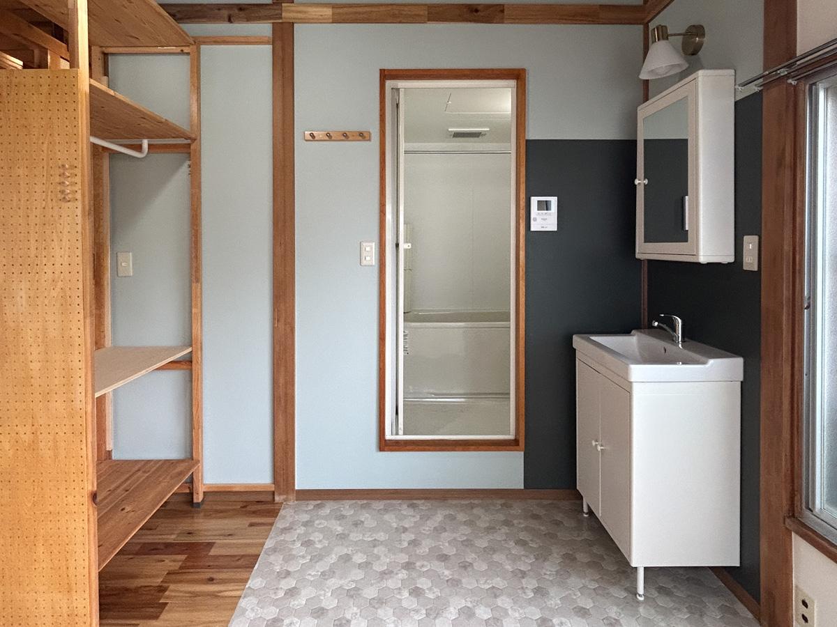 杉並区松庵の賃貸物件/別角度から。水回りの設備はリフォーム時に綺麗に整えられています。