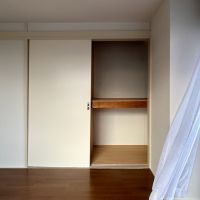 目黒区上目黒の賃貸物件/収納。左手の部分はクローゼット仕様になっています