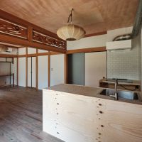 横浜市中区池袋の賃貸物件/キッチンは合板で造作されたデザイン