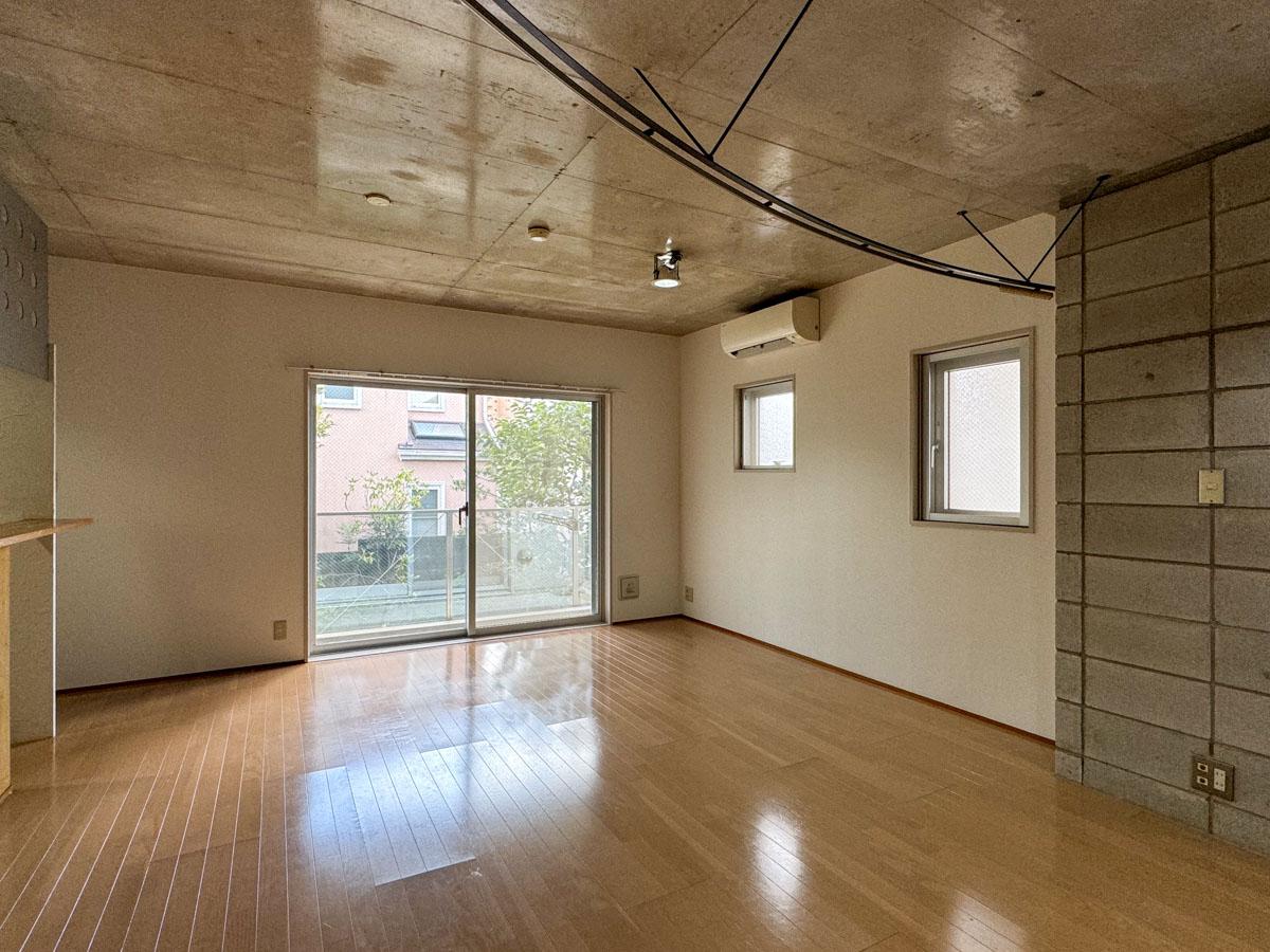 目黒区柿の木坂の賃貸物件/角部屋で2面から光が入ります