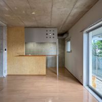 目黒区柿の木坂の賃貸物件/窓を開けても静かで、窓が多いためよく風が抜ける
