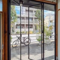目黒区祐天寺の賃貸物件/スチールフレームのため、ガラス面が大きい