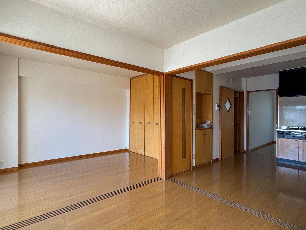 世田谷区野沢の賃貸物件/リビングは間仕切りを閉めれば、2つの部屋とダイニングスペースに早変わり