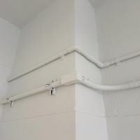 江東区白河の賃貸物件/配管まで丁寧に白く塗装されています
