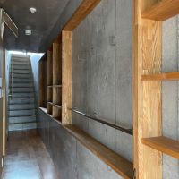 板橋区坂下の賃貸物件/下階：廊下、水回りの反対側の壁は収納になっています