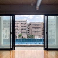 板橋区坂下の賃貸物件/下階、11.1畳洋室：2階ですが、景色はこちらも抜けている