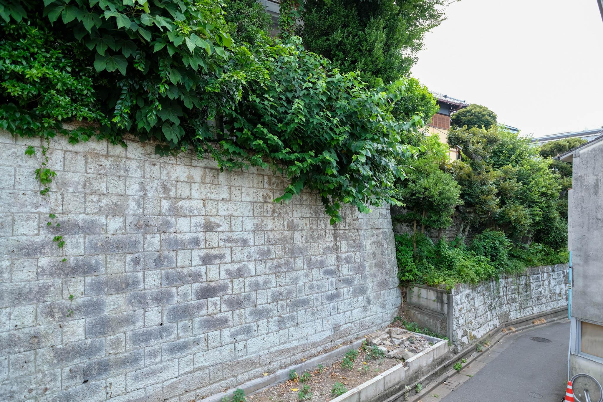 渋谷区広尾の売買物件/緑を感じられる住宅街。都心でありながら、この落ち着きが広尾の魅力