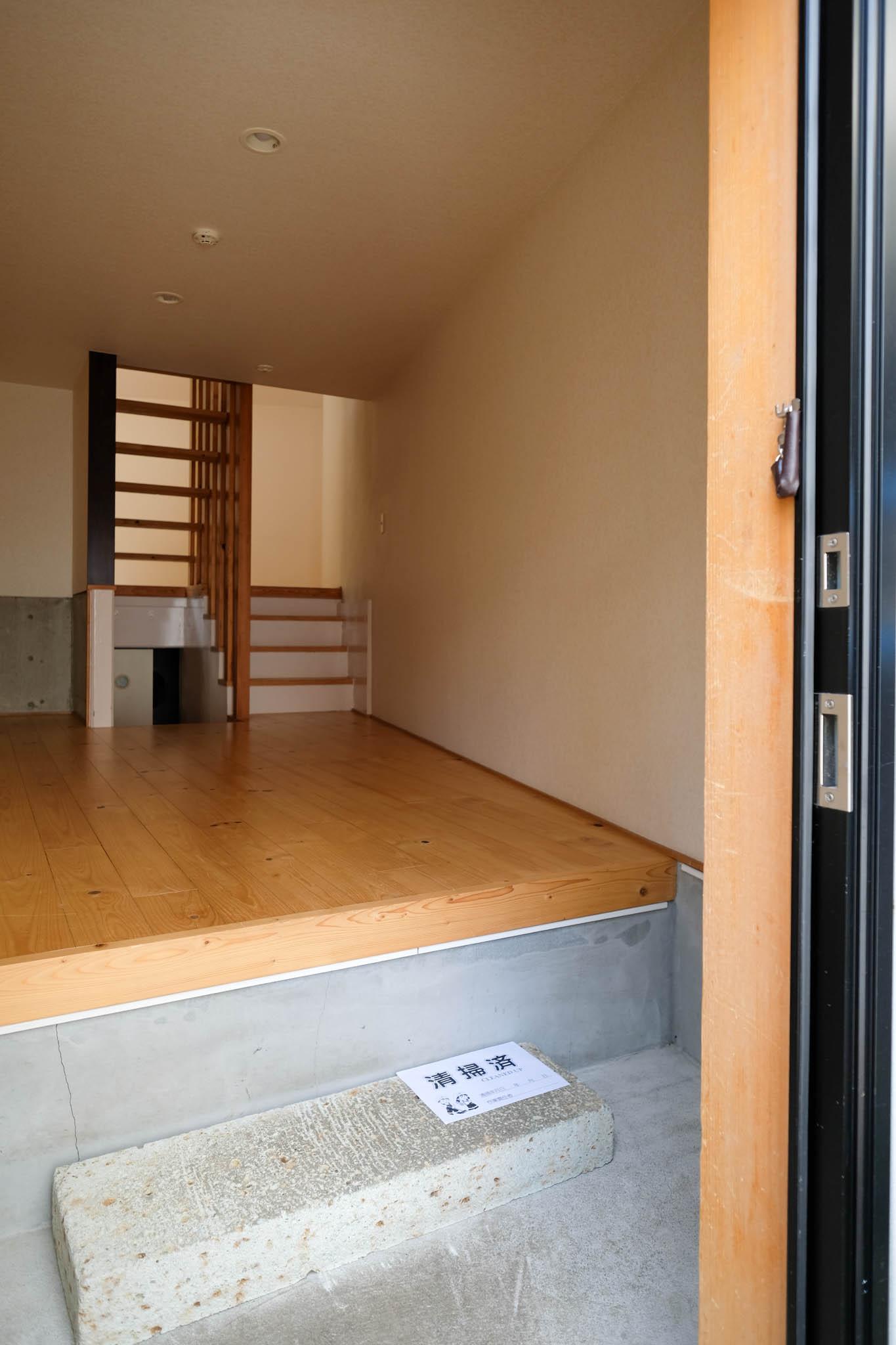 渋谷区広尾の売買物件/玄関から見える立体的な空間構成
