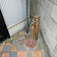 渋谷区広尾の売買物件/玄関前にかわいらしい水栓を発見