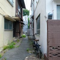 渋谷区広尾の売買物件/西側の敷地からのアングル