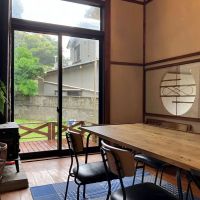 三浦市初声町和田の売買物件/ダイニング｜暖炉と、外にはウッドデッキも。