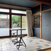 三浦市初声町和田の売買物件/1階洋室｜ウッドデッキに直接出られるこの部屋は土足使いでもいいかも。