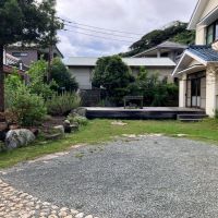 三浦市初声町和田の売買物件/庭｜砂利敷き部分だけでも、車は5台ほど駐車出来ます。