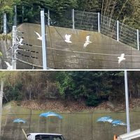 三浦市初声町和田の売買物件/周辺｜擁壁にはカモメやイルカの姿が。一点もののレリーフに感動。