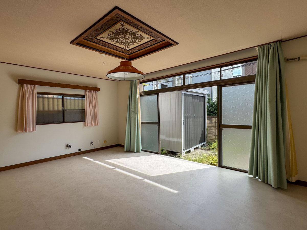 江戸川区東小岩の賃貸物件/この部屋が家族だんらんのスペースになりそう。縁側に腰掛けて、冷えた麦茶やスイカなんて光景が目に浮かぶ