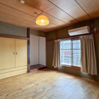 江戸川区東小岩の賃貸物件/2階は1部屋を除いて、廊下と居室共に全て無垢フローリングへ張り替えました
