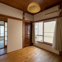 江戸川区東小岩の賃貸物件/2階4.5畳の部屋。壁面はしっくい仕上げ