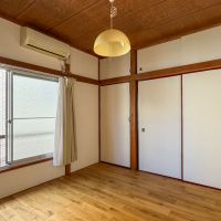江戸川区東小岩の賃貸物件/2階4.5畳の部屋。壁面はしっくい仕上げ