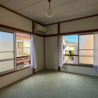 江戸川区東小岩の賃貸物件/2階の6畳の部屋。この部屋はフローリングではなく、カーペット