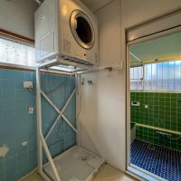 江戸川区東小岩の賃貸物件/脱衣室。前入居者が設置した衣類乾燥機（ガス）が残されています