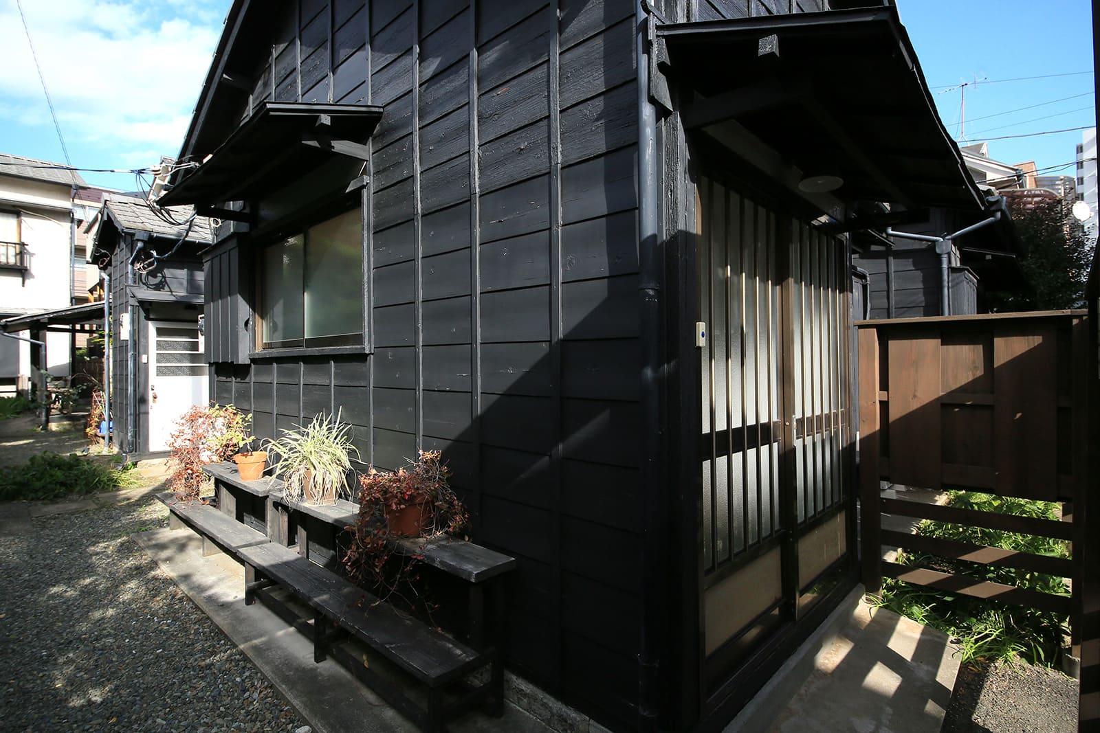 大田区大森西の賃貸物件/今回募集のお部屋はこちらの棟。昭和の木造住宅を2009年に耐震補強し、室内は改装されました