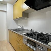 江戸川区小松川町の賃貸物件/3口ガスコンロにグリル付きのキッチン