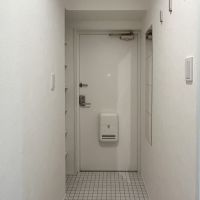 北区王子の賃貸物件/玄関。横にシューズボックスがついています