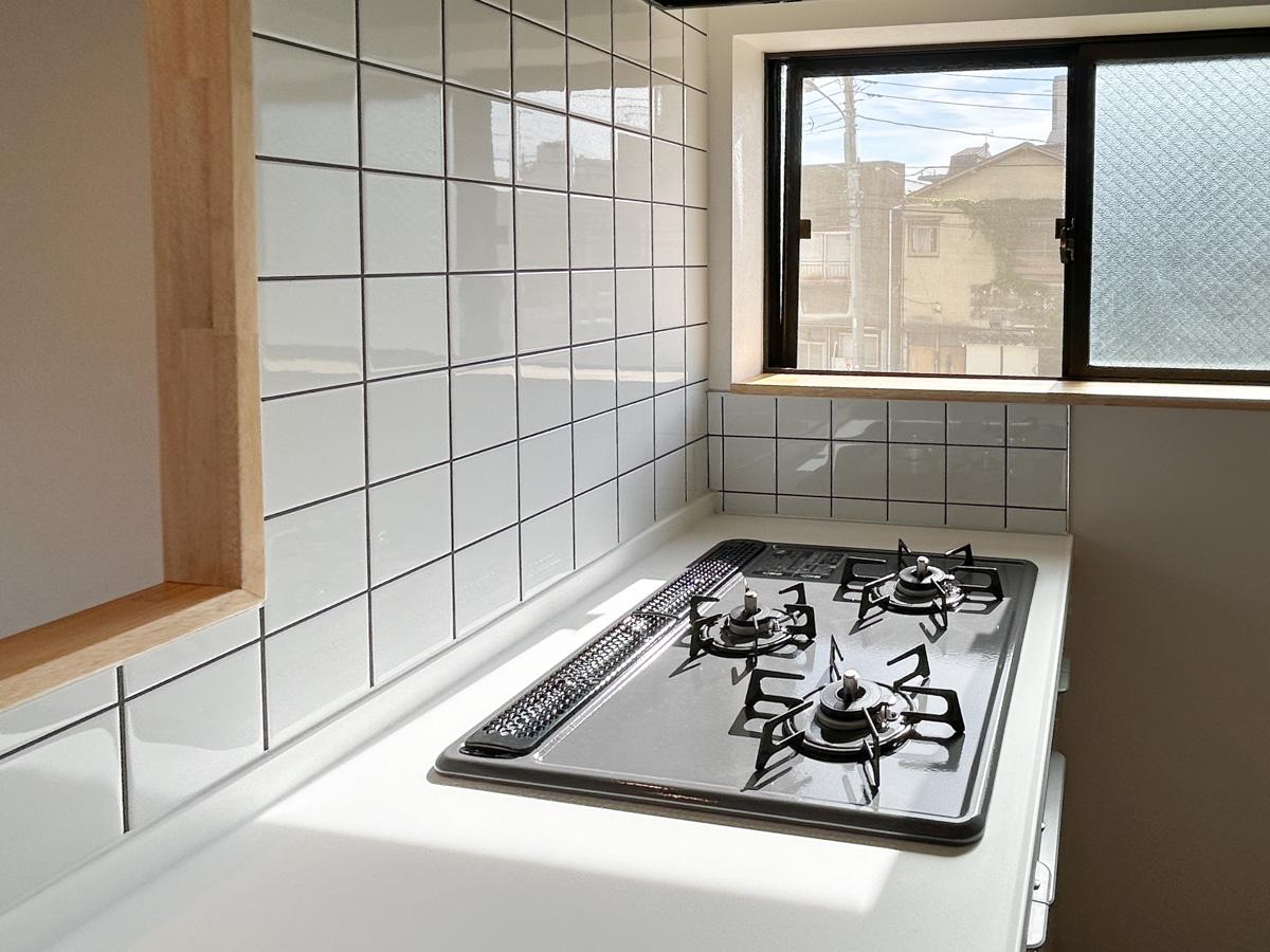 北区王子の賃貸物件/横の窓から日差しが入ってきます。