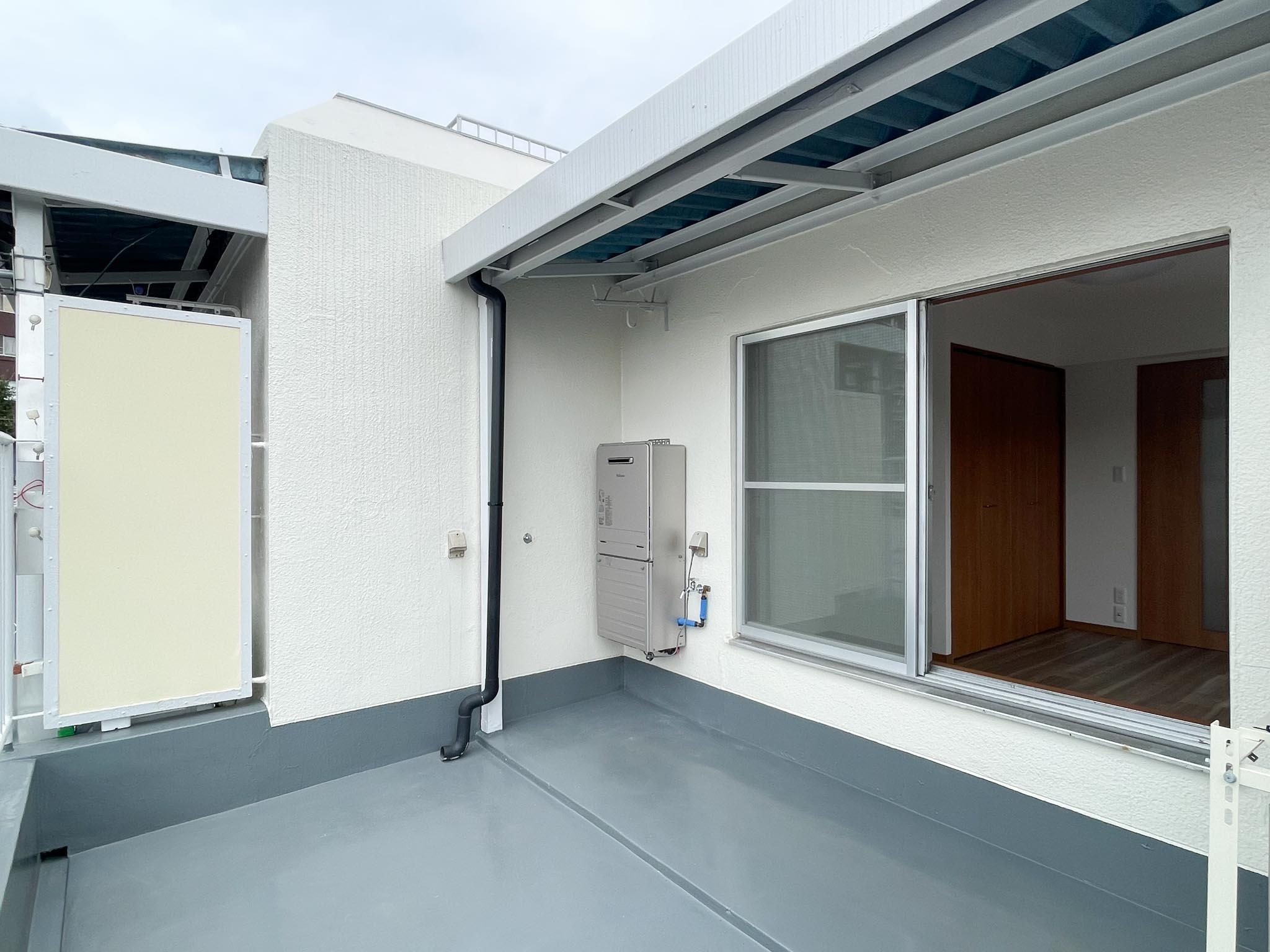 渋谷区代々木の賃貸物件/隣のベランダとしっかり区切られていて、視線が気になりません