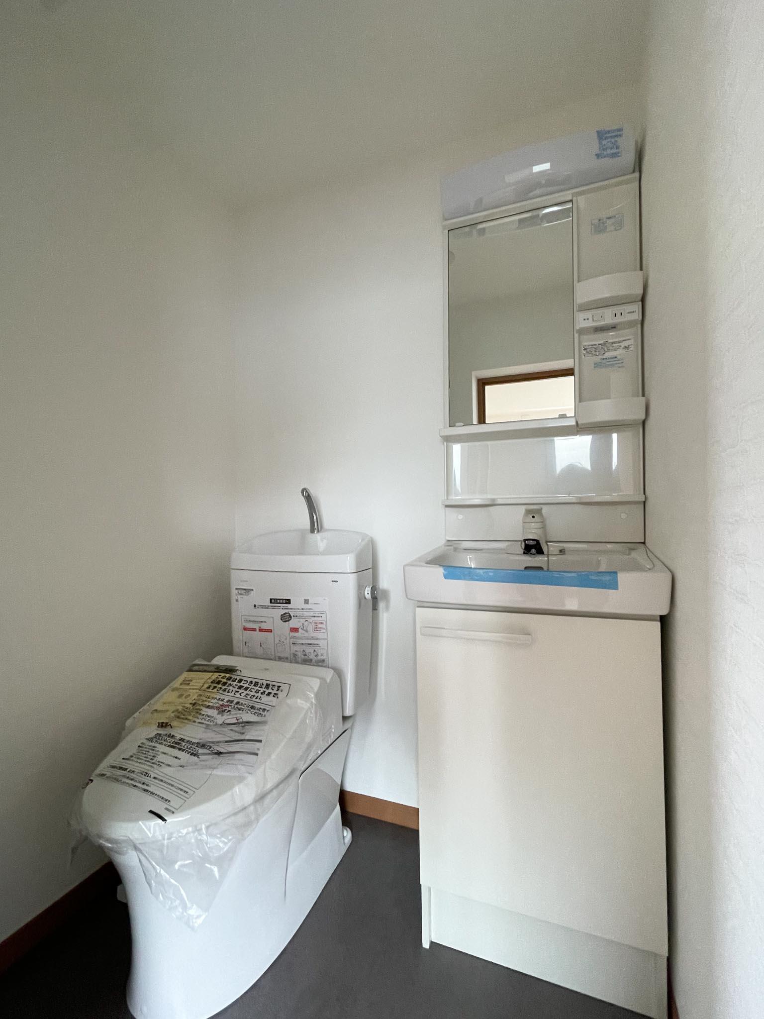 渋谷区代々木の賃貸物件/トイレ内に洗面台があります