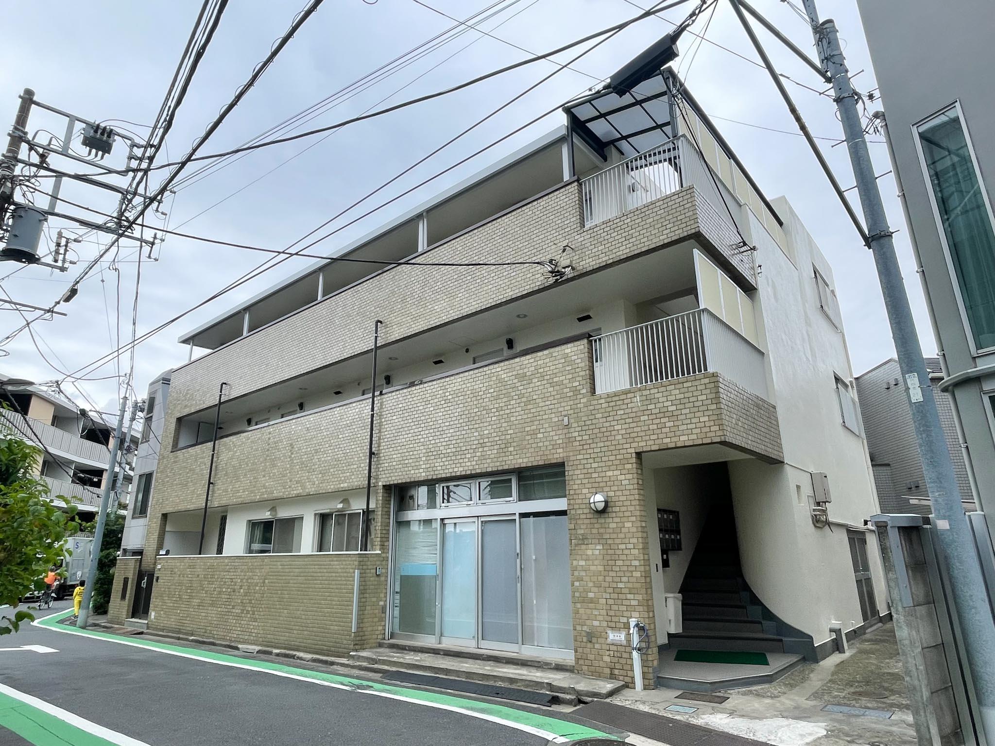渋谷区代々木の賃貸物件/外観。タイルが渋い
