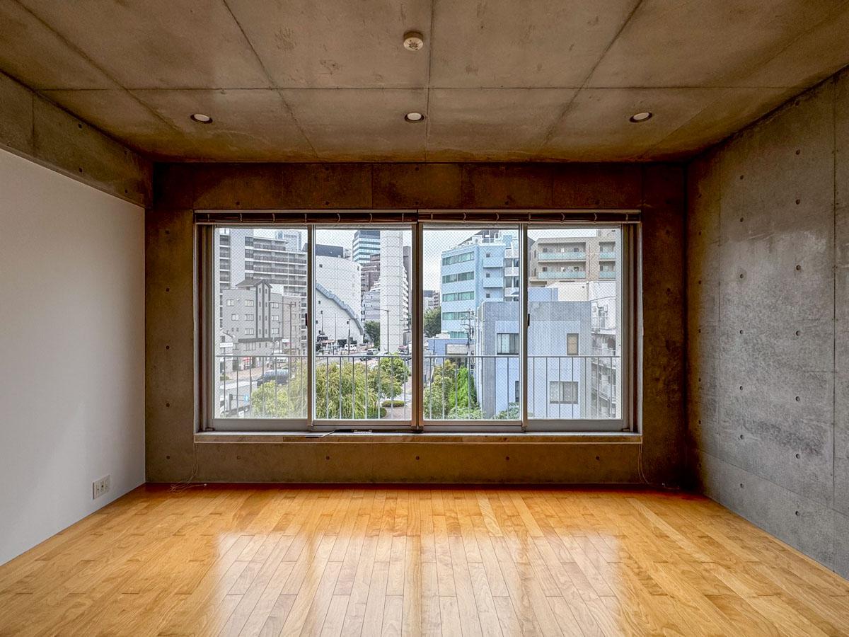 中野区本町の賃貸物件/南向きの大きな窓