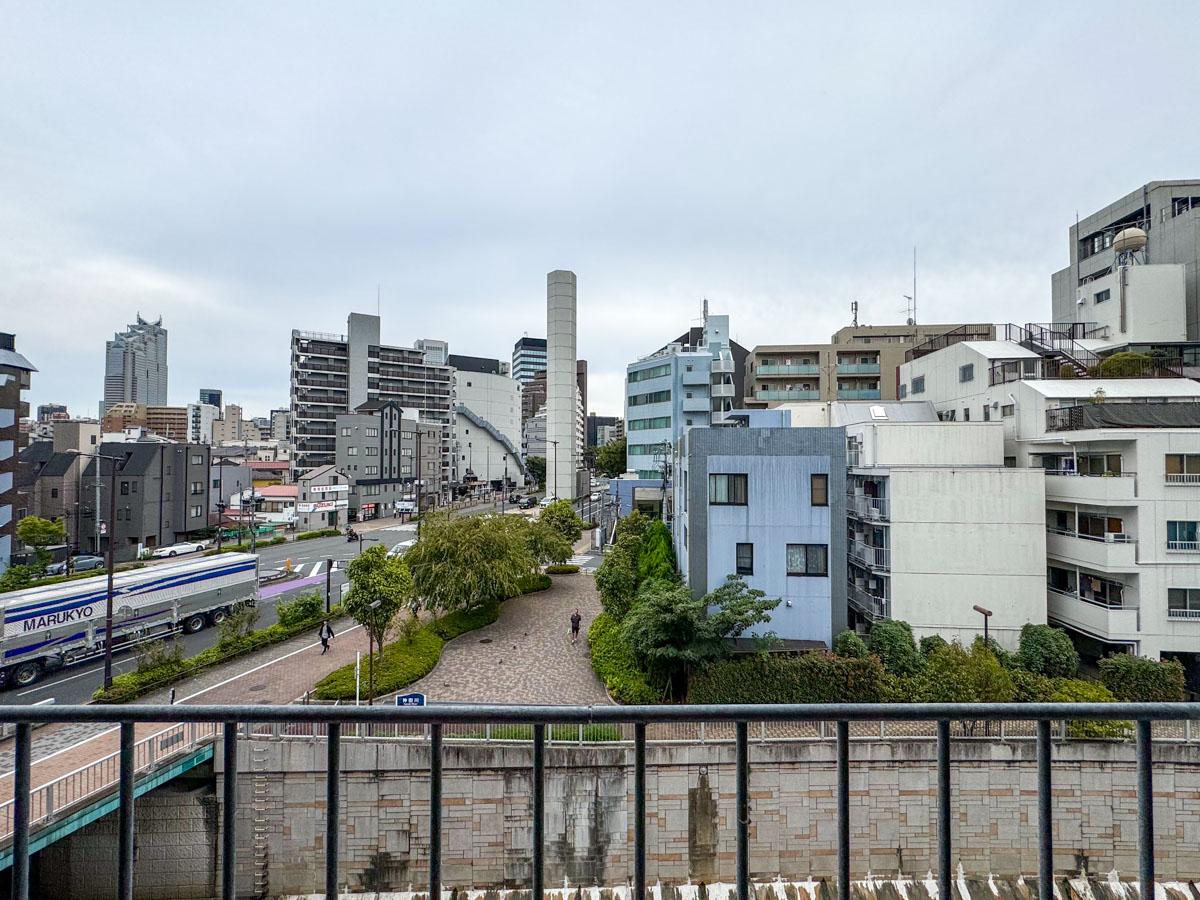 中野区本町の賃貸物件/南向きの窓からの景色