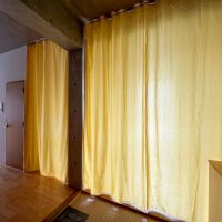 中野区本町の賃貸物件/洋室はしっかりとした間仕切りはなく、カーテンで仕切る仕様です