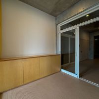 中野区本町の賃貸物件/玄関はかなり広め。靴棚の上には花瓶や写真をたくさん飾れそう