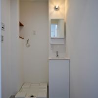 調布市富士見町の賃貸物件/洗面室。洗面台が小さいので、ご注意ください