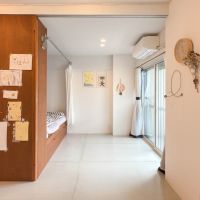 世田谷区池尻の売買物件/ベッドスペースとリビングの間には引き戸が。日常では繋げて、開放的に使うのがよさそう