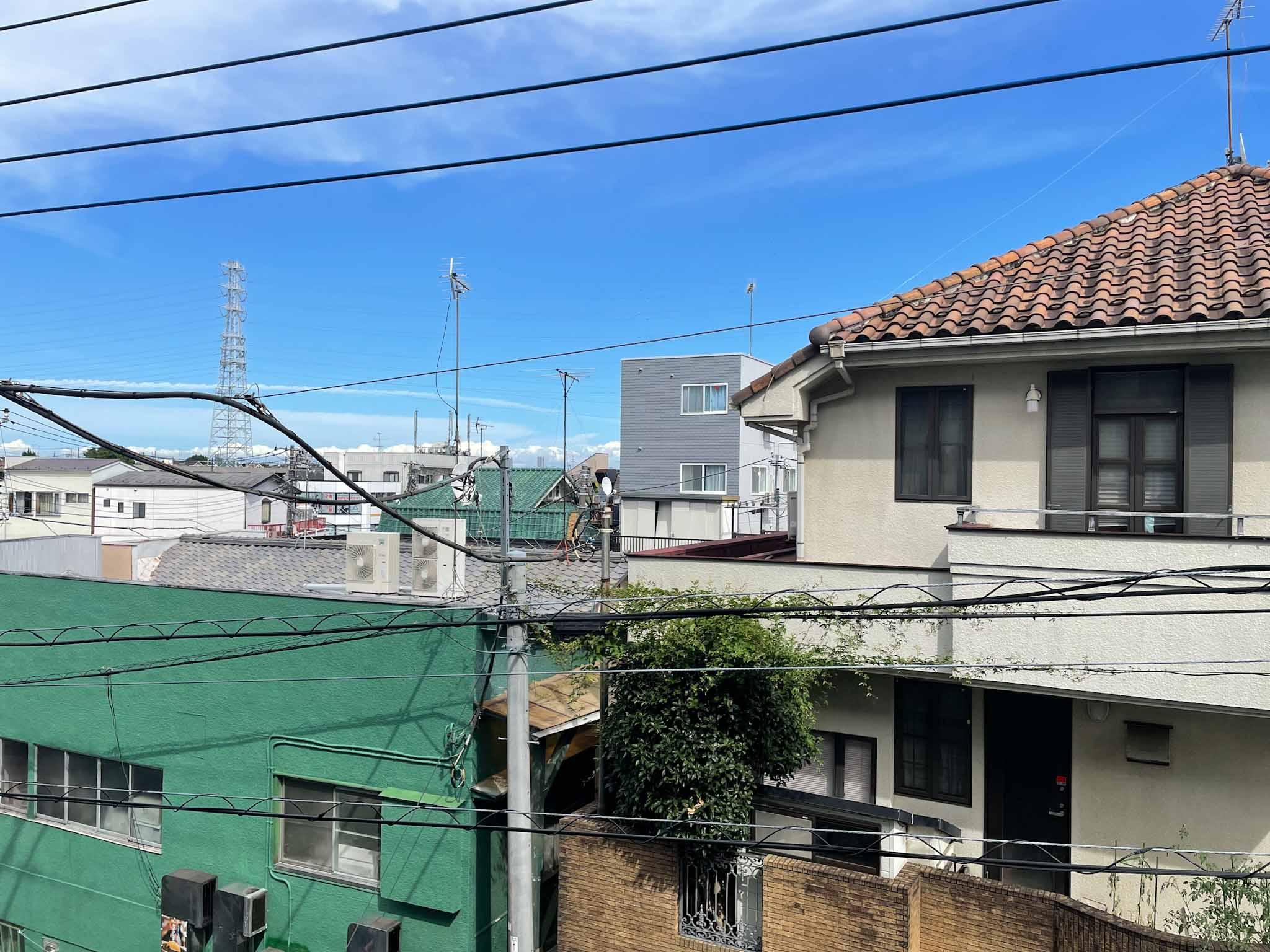 三鷹市井の頭の賃貸物件/窓からの眺め。周囲に高い建物はありません