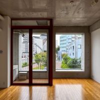 中野区本町の賃貸物件/303号室。窓は一面にしかありませんが、大きいのでしっかりと光が入ります